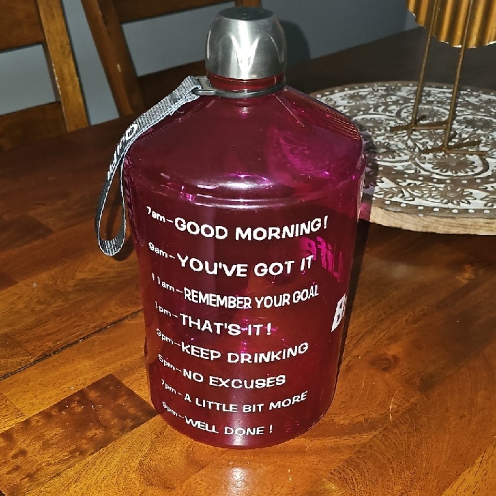 BuildLife 1 Gallon water Jug with handle. QuiFit! Helps ur intake of water!